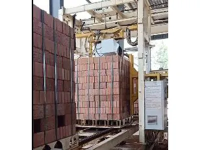 Video about the automatic strapping system in the brick industry